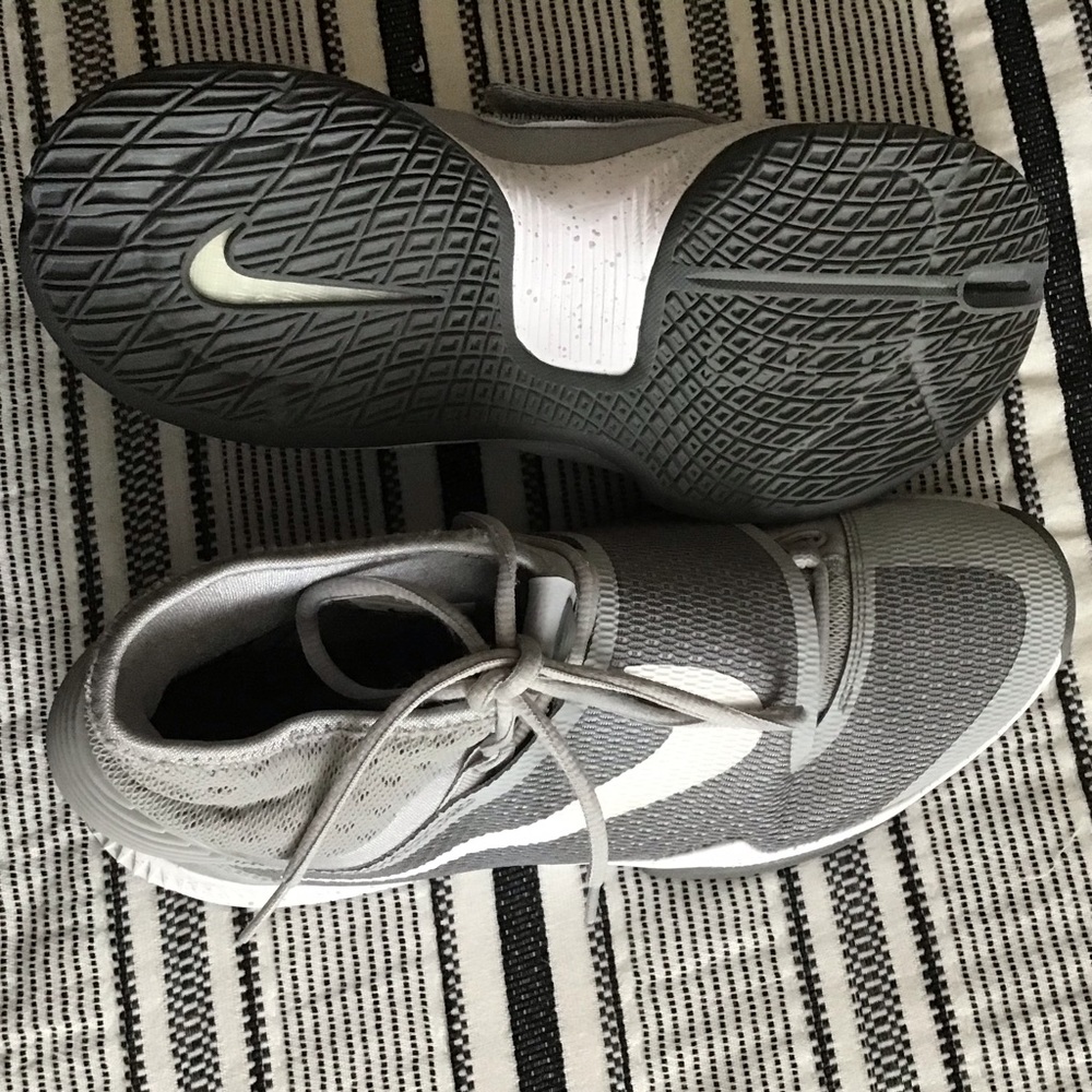Nike Hyperrev - Picture 4 of 6